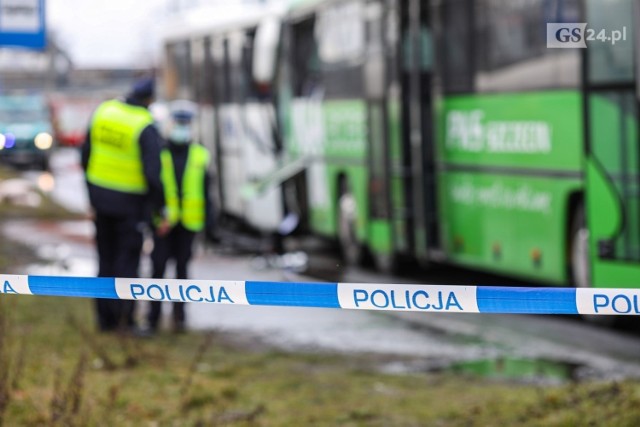 Zderzenie autokarów w Szczecinie. Do wypadku doszło 19.03.2021 na ul. Gdańskiej.