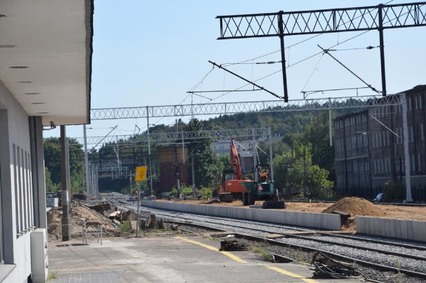 Dworzec PKP w Chodzieży: Perony po nowemu. Nie wszystkim się to podoba