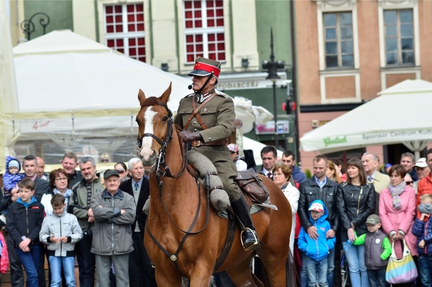 03.05.2014 poznan ww swieto 3 maja fara parada stary rynek....