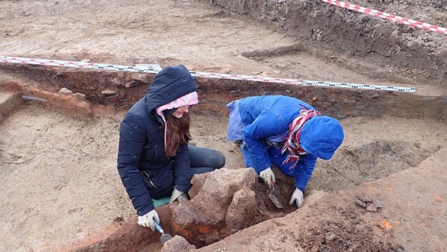 Archeolodzy odkryli we Wrzępi (gm. Szczurowa) piece do wypalania ceramiki z okresu między II. a V wiekiem naszej ery