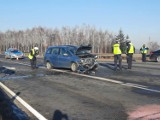 Poważny wypadek pod Środą Wielkopolską. Na miejscu lądował śmigłowiec LPR. Trzy osoby zostały ranne