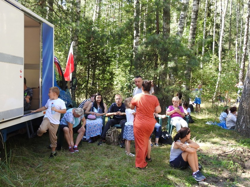 Pielgrzymka do Sanktuarium Matki Bożej Pojednania w Hodyszewie. Na miejscu przywitał ich biskup Piotr Henryk Sawczuk