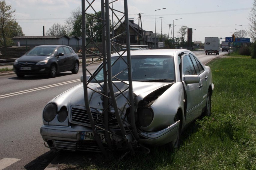 Kierowca tego mercedesa długo nie zapomni drzemki za...