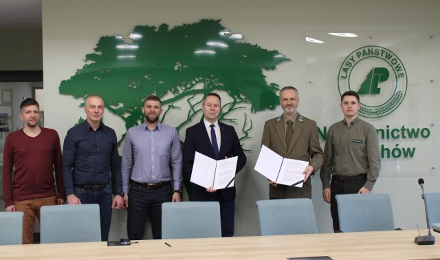 Podpisanie porozumienia, w ramach którego na terenie tego nadleśnictwa Sulechóww powstanie sieć tras rowerowych