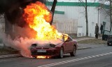 W nocy na Bródnie spłonęło kilka samochodów. Było to podpalenie?