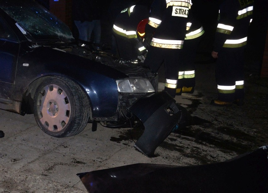 Wypadek na drodze Włocławek - Lipno. Zderzenie samochodu ciężarowego z osobówką [zdjęcia]