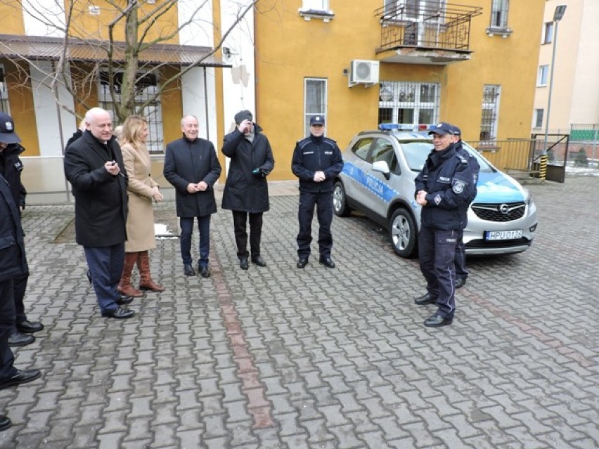 Na podsumowaniu roku w policji przekazano trzy nowe radiowozy