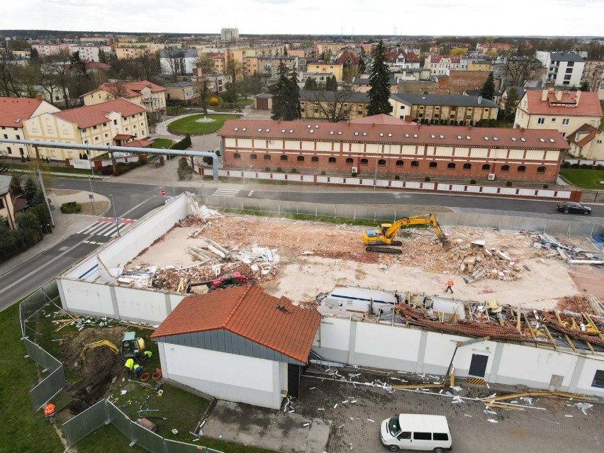 Trwa burzenie marketu Lidl w Lesznie przy Mickiewicza