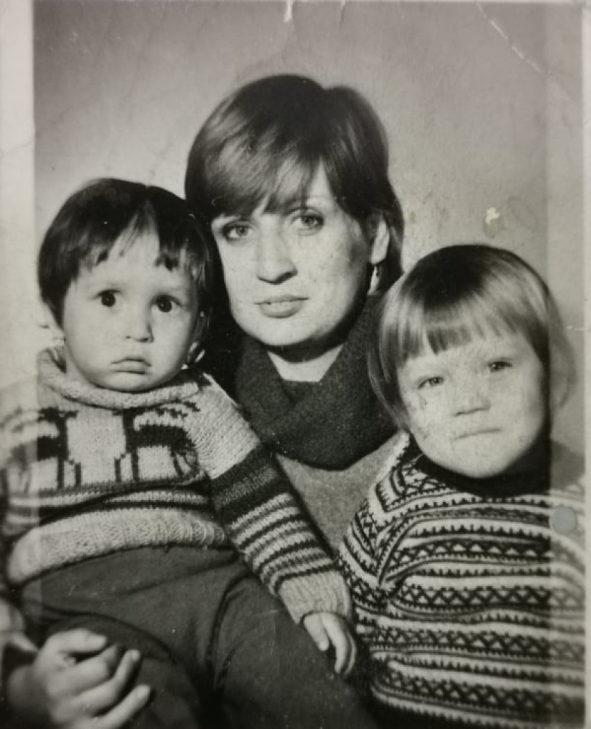 Krystian Kinastowski (po prawej) z mamą i bratem. Przyszły...