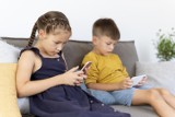 Smartfon w prezencie dla dziecka? Najpierw sprawdź, jak wpływa on na rozwój malucha