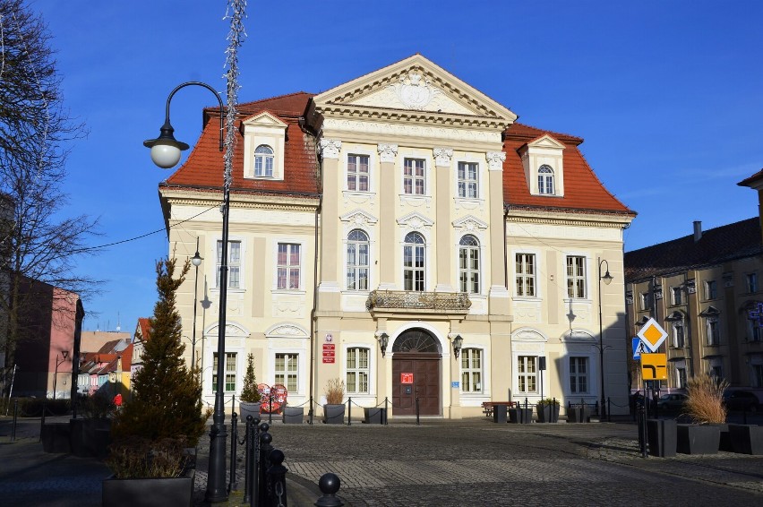 Czy warto być burmistrzem Żagania? Czym zajmuje się włodarz w ciągu miesiąca i ile zarabia? Sprawdzamy przed sesją