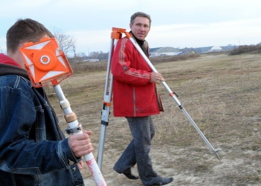 2010. 

Rozpoczęła się budowa. Na teren wjechał ciężki...