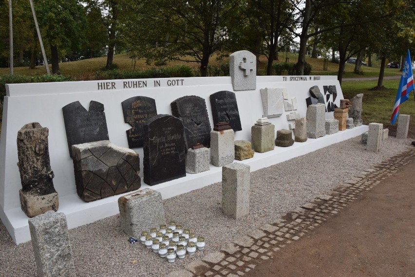 Bytów. Odsłonięcie lapidarium na cmentarzu poewangelickim (FOTO)