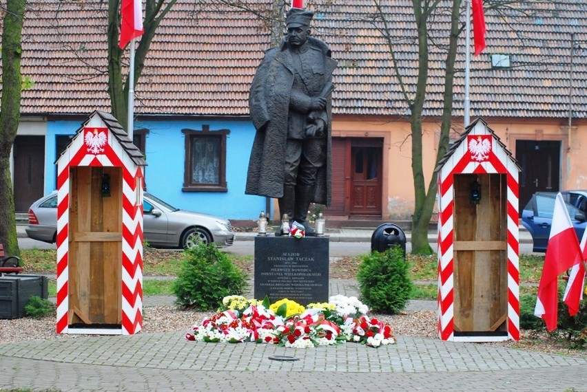 Dni Patrona Miasta: Złożyli kwiaty przy pomniku gen. Taczaka