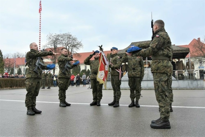 Zobaczcie zdjęcia z przysięgi wojskowej elewów w Kielcach....