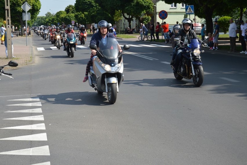 Piknik motocyklowy 2018 w Zduńskiej Woli. Parada motocyklistów przejechała ulicami miasta [ZDJĘCIA]