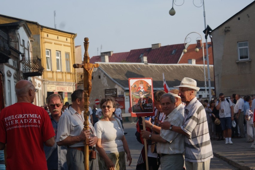 Sieradz idzie na Jasną Górę (ZDJĘCIA, także archiwalne)