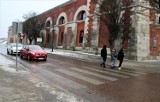Mało widoczne oznakowanie poziome na przejściach dla pieszych przy ul. Łukasińskiego w Zamościu
