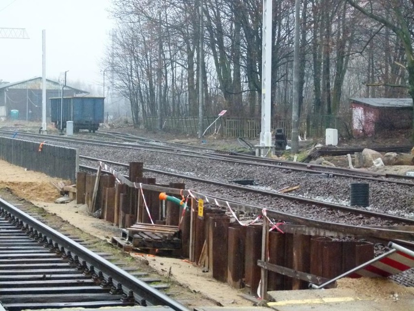 Stacja  PKP w przebudowie. W grudniu w Zduńskiej Woli i Łasku mają być gotowe pierwsze perony