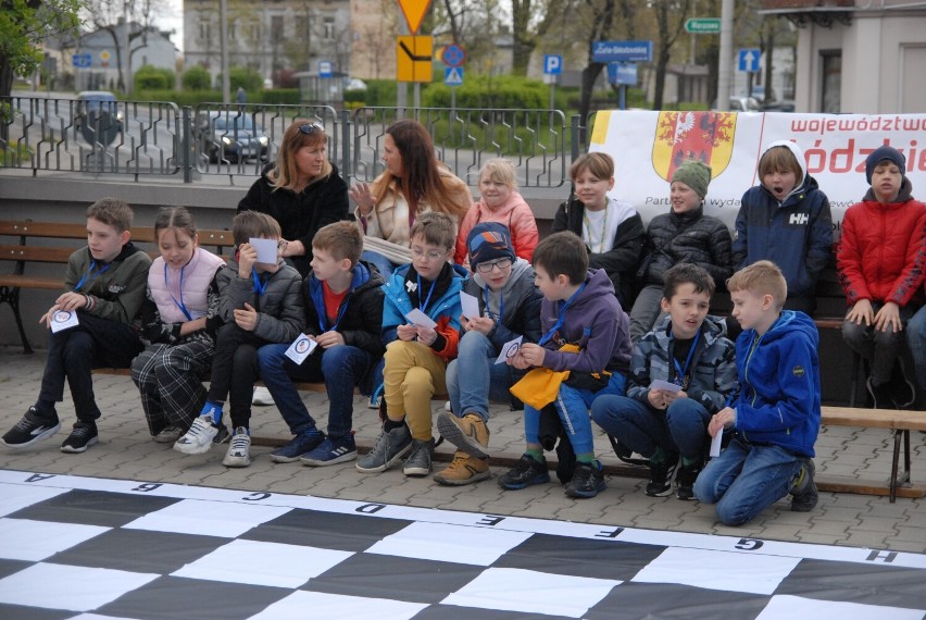 Łódzkie grało w szachy w Piotrkowie Tryb. Wielki turniej szachowy z udziałem piotrkowskich uczniów - ZDJĘCIA