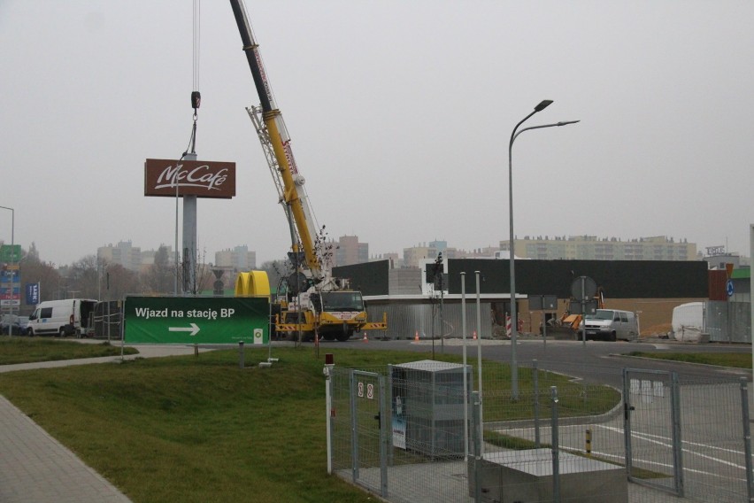 Trwa budowa restauracji sieci McDonald's przy DK 94 w...