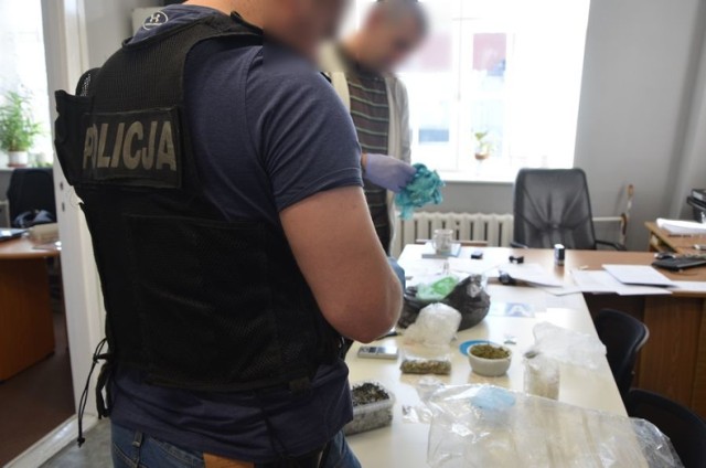 Gdańscy policjanci zabezpieczyli znaczną ilość narkotyków w mieszkaniach dwóch gdańszczan