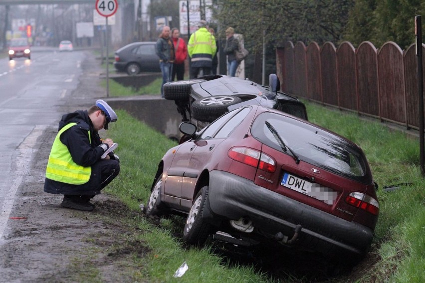 Wrocław: Wypadki w deszczowe popołudnie (GALERIA)