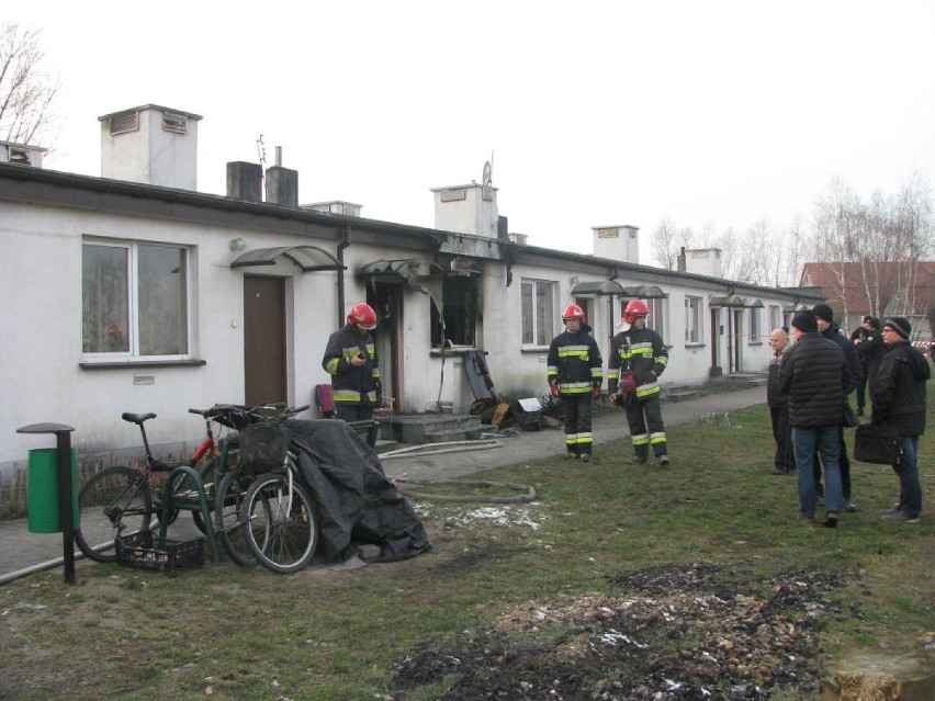 Tragiczny pożar w budynku socjalnym w Ostrowie Wielkopolskim [FOTO]