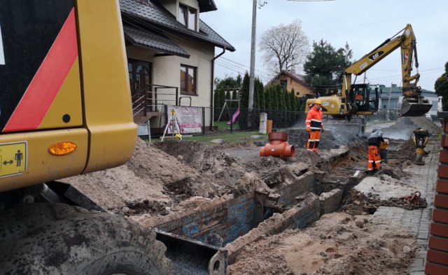 To kolejna ważna inwestycja realizowana w Dąbrowie Narodowej. Niedawno wykonywano tutaj kanalizacje.