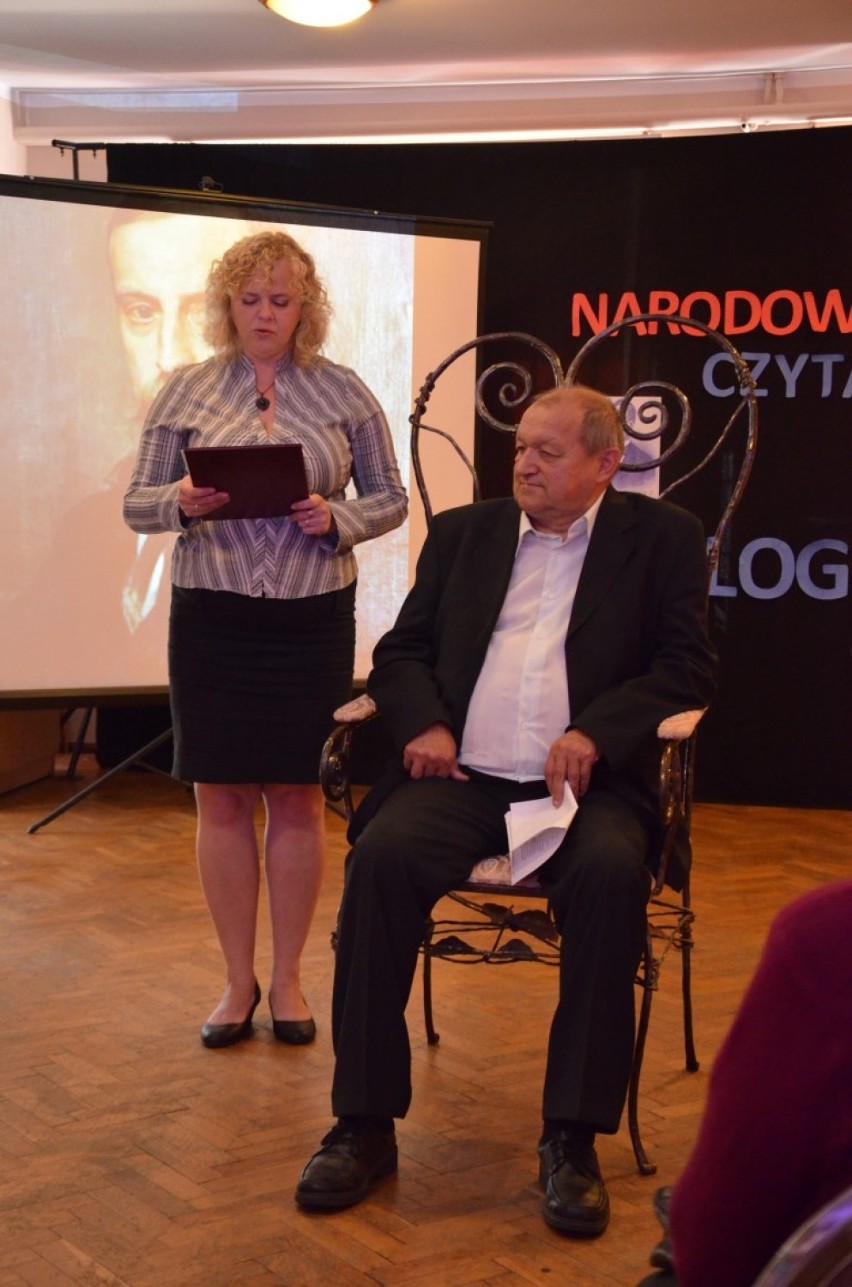 Narodowe czytanie w Czarnej Dąbrówce. W akcję zaangażowała się gminna biblioteka 