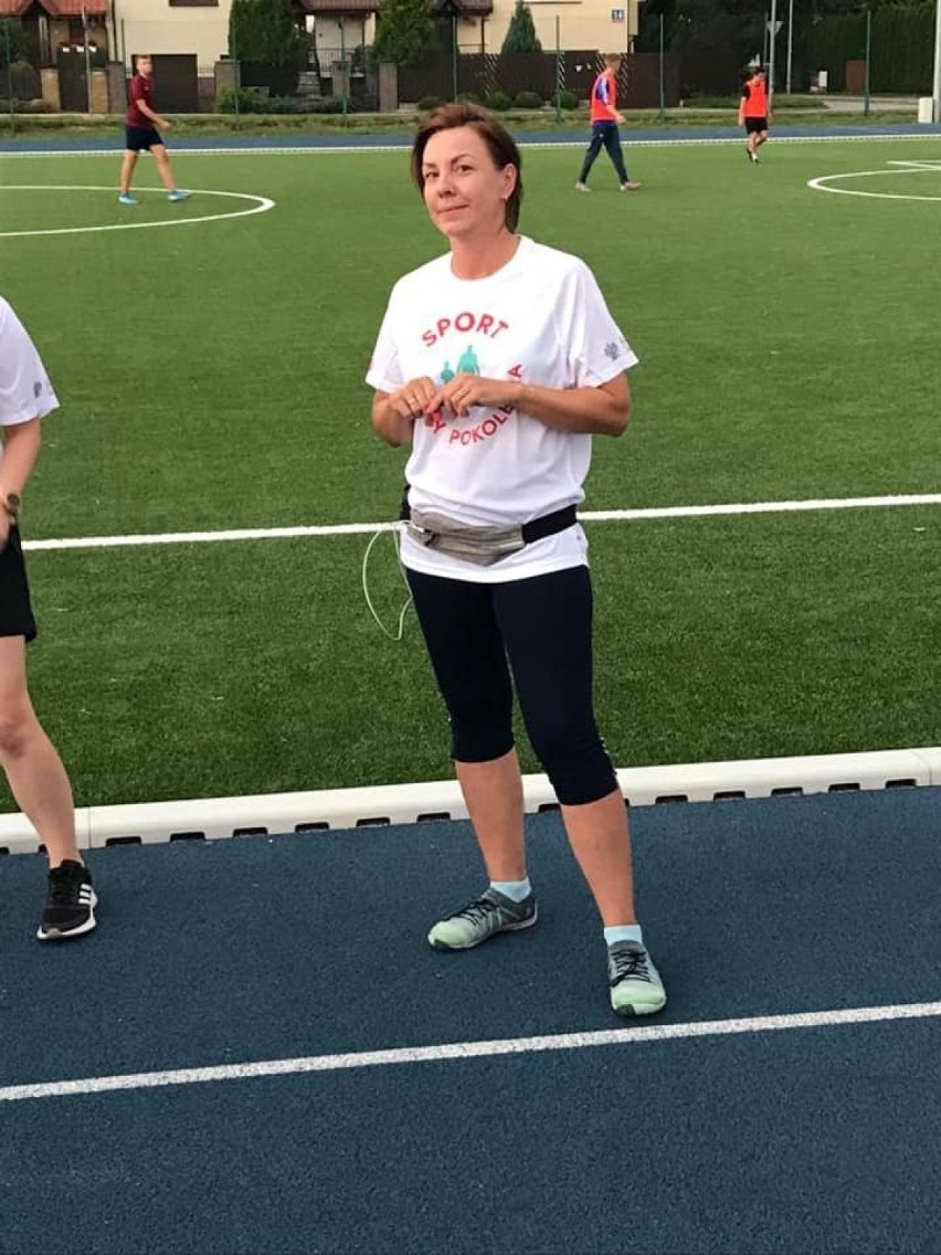 W Grójcu ruszyły zajęcia sportowe dla seniorów. Na slow jogging przyszli jednak sami młodzi