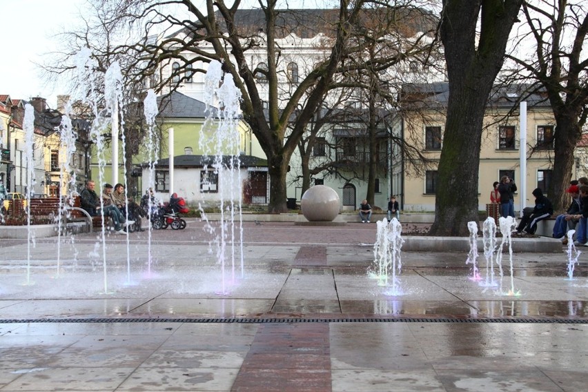 Zamość: Rynek Wodny po remoncie (ZDJĘCIA)