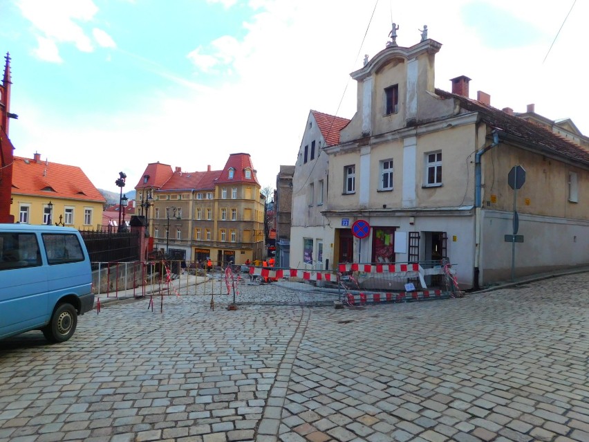 Remont ulicy Garbarskiej dobiega końca. Trwa brukowanie jezdni [ZDJĘCIA]