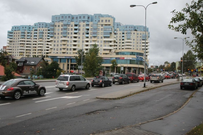 Notoryczne korki na ulicy Małokackiej w Gdyni. Czy można coś na to zaradzić?