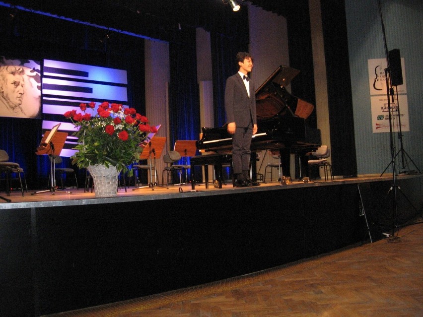 Radomska Orkiestra Kameralna zaprosiła na koncert "Chopin w roli głównej". Wystąpił pianista z Korei, a także jego brat!