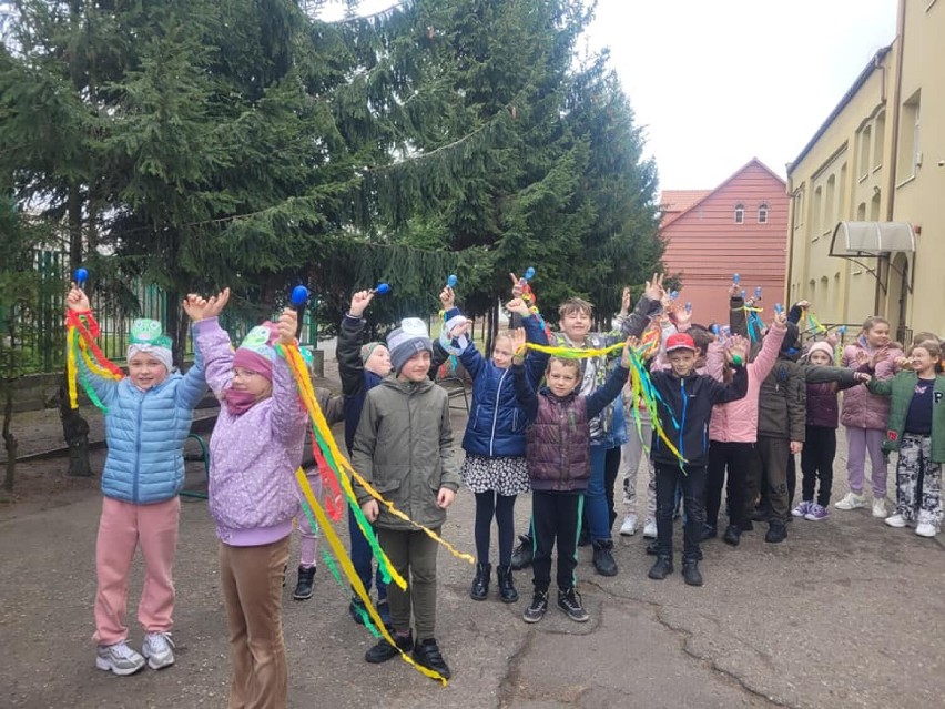 "Moja miła dobrze, że przybyłaś" - uczniowie szkół podstawowych ogłosili, że dotarła wiosna/ZDJĘCIA