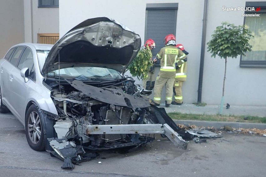 Na ulicy Pustej w Sosnowcu pijany kierowca stracił panowanie...