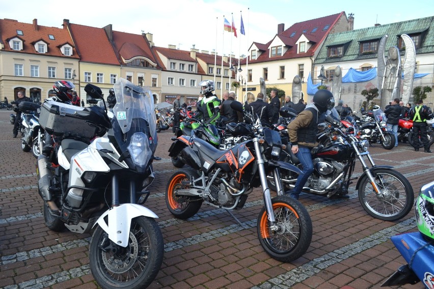 Parada motocykli w Żorach z rynku do Twinpigs