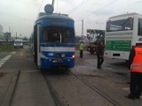 Zderzenie autobusu i tramwaju na rondzie Grunwaldzkim [ZDJĘCIA]
