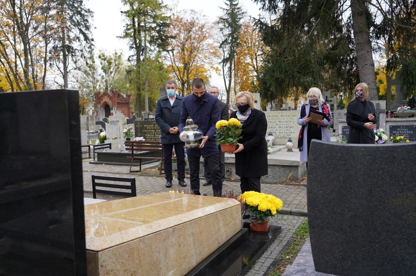 Włocławek. Marek Wojtkowski, prezydent Włocławka i jego zastępcy odwiedzili Cmentarz Komunalny przy al. Chopina [zdjęcia]