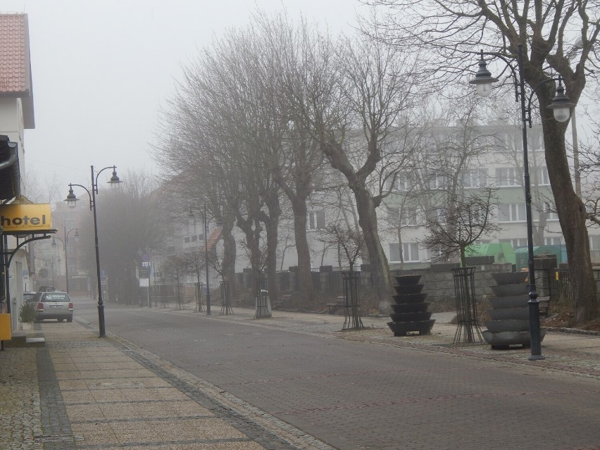 Silne mgły i stopniowa poprawa pogody w Ustce i regionie