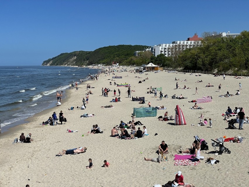 Taki był weekend w Międzyzdrojach. Turyści opanowali plażę. Zobacz ZDJĘCIA z kurortu