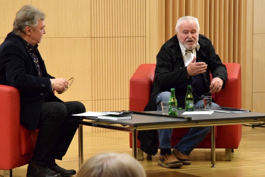 Spotkanie z Janem Nowickim w Filharmonii Świętokrzyskiej. Słynny aktor promował swoją najnowsza książkę "Szczęśliwy bałagan"