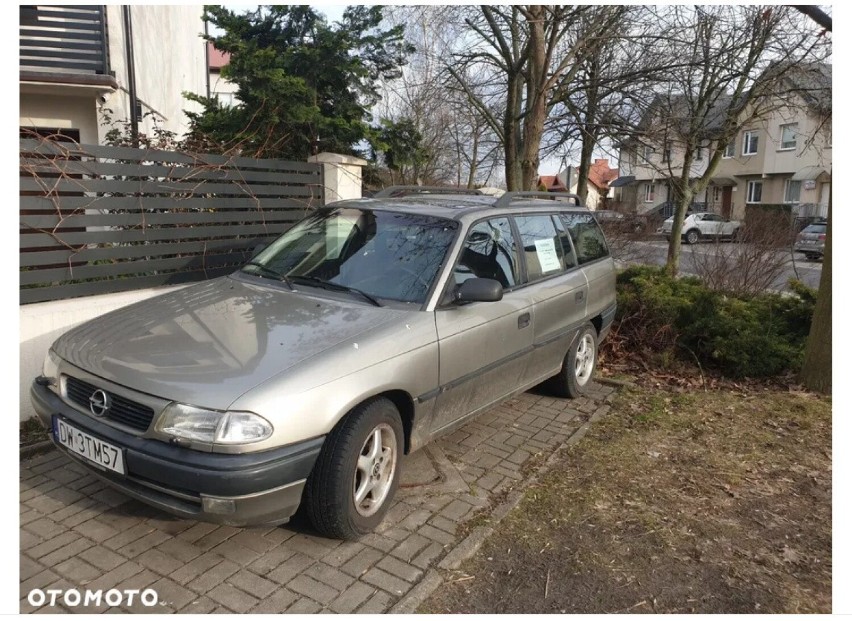 Samochód osobowy: Opel Astra Kombi 1.6 Club...