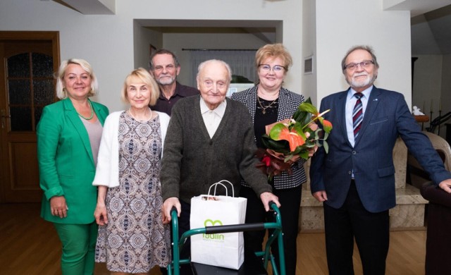 W młodości Feliks Hetman aktywnie uczestniczył w budowie elektrociepłowni przy Kopalni Węgla Kamiennego Marcel w Radlinie. Jest absolwentem Politechniki Poznańskiej. Przez lata był pasjonatem pracy zawodowej, czyli przede wszystkim ciepłownictwa. Oprócz działalności w swoim rodzinnym mieście - Radlinie, zasłynął także zaangażowaniem w budowę elektrociepłowni przy Kopalni Węgla. Kamiennego Moszczenica w Jastrzębiu-Zdroju.