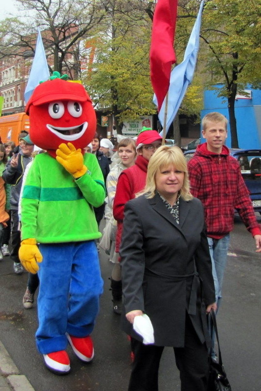 Apetyczny pomidorek w pochodzie. Fot. Adam K. Podgórski