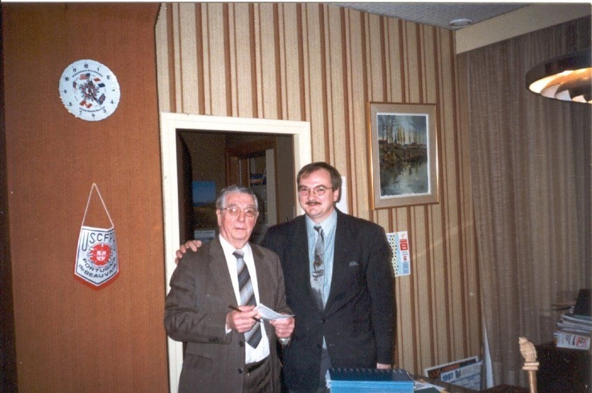 We Francji, koniec lat 90, mer Fernand Cuvellier (z lewej) i...