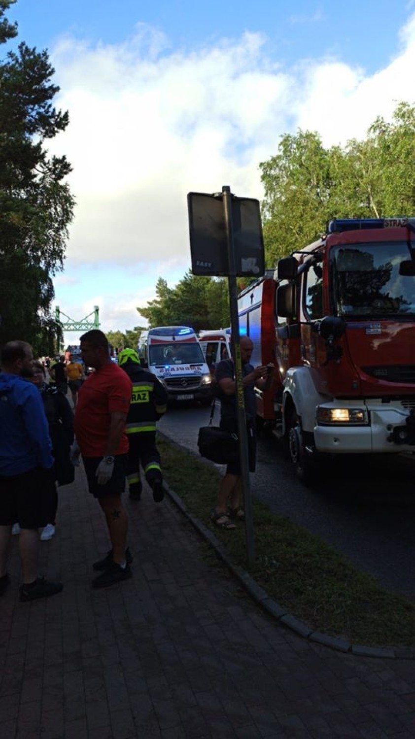 Policjant z Lwówka był pierwszy na miejscu wypadku autobusów i osobówki pod Dźwirzynem! [ZDJĘCIA]