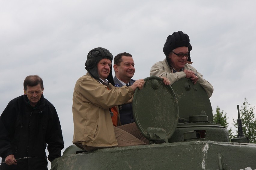 Dąbrowski czołg T-34 gościł w Wysokiej w gminie Łazy. Okazją była akcja &quot;Pod pancerzem&quot;