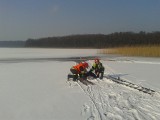 Lód załamał się pod rowerzystą w Iławie! Mężczyzna trafił do szpitala